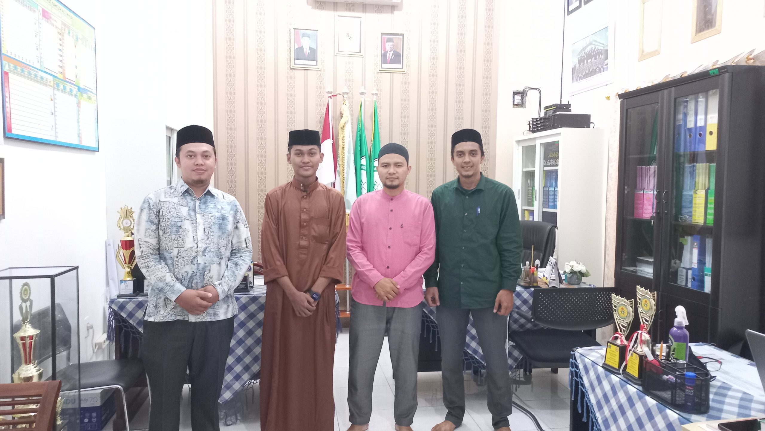 SANTRI SYAHADAH 30 JUZ MDTI LULUS BEASISWA KEMENAG KE ITS SURABAYA